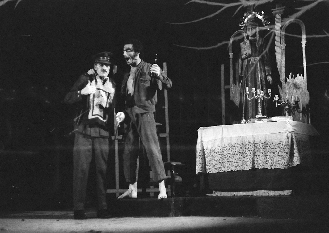 El horroroso crimen de Peñaranda del Campo, versión de J. L. Alonso de Santos sobre el texto de Pío Baroja, por Teatro Libre (1978). Fotógrafo: Beltrán. Procedencia: CDAEM.