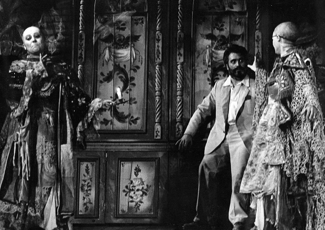 El rayo colgado, de Francisco Nieva, por Denok (1980). Fotógrafo: Bielva. Procedencia: CDAEM.