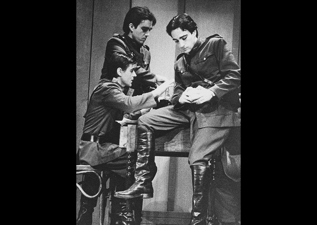 Fe esperanza y caridad, por Teatro de la Ribera (1981). Fotógrafo: Julio Álvarez. Procedencia: CDAEM.