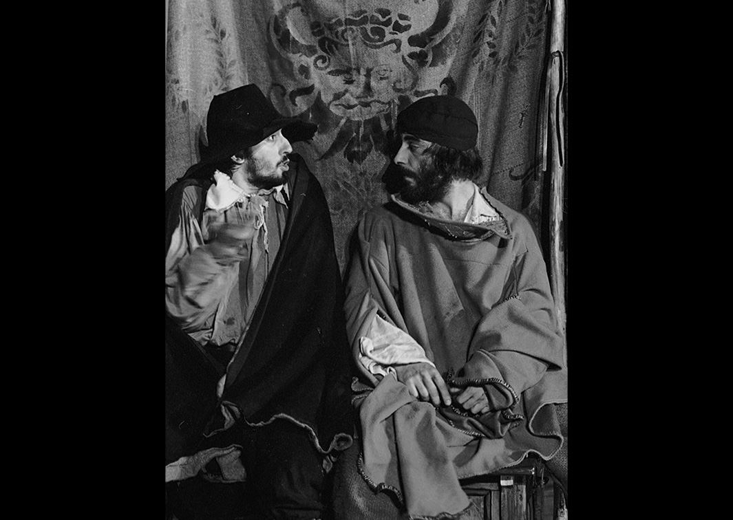 Ñaque o de piojos y actores, de José Sanchis Sinisterra, por Teatro Fronterizo (1980). Fotógrafo: Bielva. Procedencia: CDAEM.