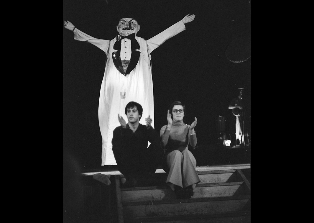 Non Plus Plis, por Els Comediants (1972). Fotógrafo: Beltrán. Procedencia: CDAEM.