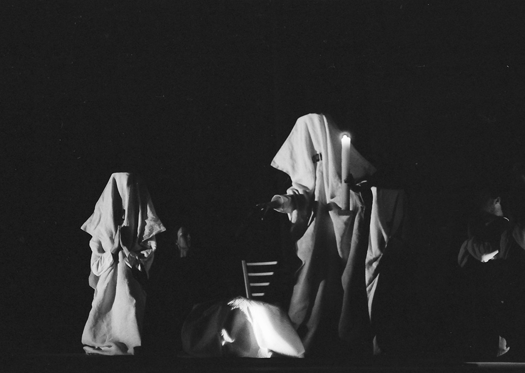 Paraphernalia de la olla podrida, la misericordia y la mucha consolación, de Miguel Romero Esteo, por Ditirambo (1973). Fotógrafo: Beltrán. Procedencia: CDAEM.