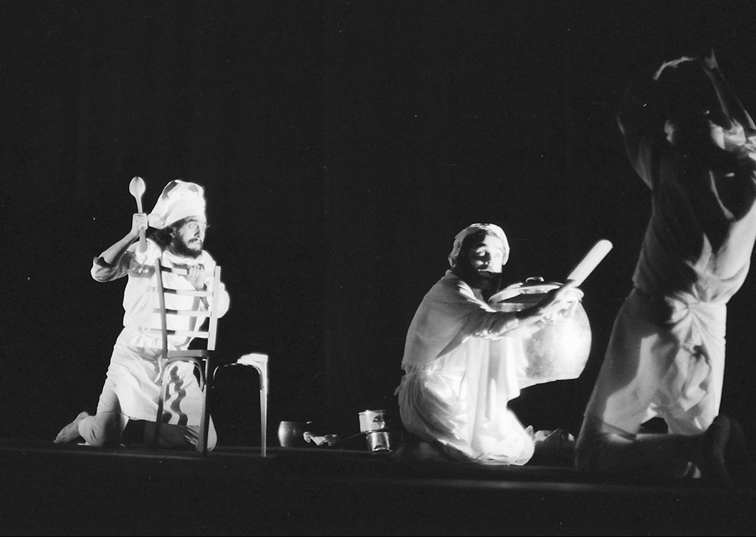 Paraphernalia de la olla podrida, la misericordia y la mucha consolación, de Miguel Romero Esteo, por Ditirambo (1973). Fotógrafo: Beltrán. Procedencia: CDAEM. 