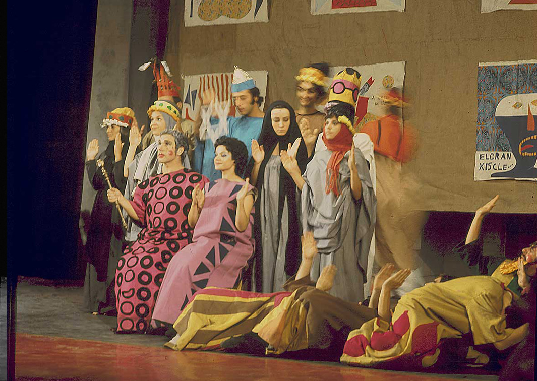 Ronda de mort a Sinera, sobre textos de Salvador Espriu, por la Escola d’Art Dramàtic Adrià Gual (1965). Procedencia: CDiMAE.
