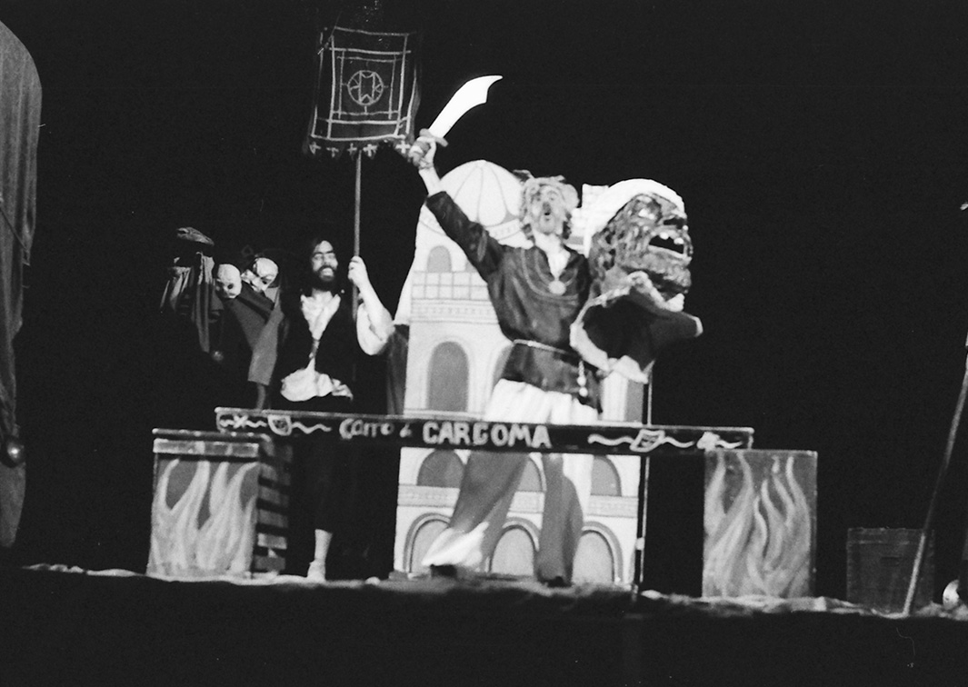 ¡Viva el Duque, nuestro dueño!, de José Luis Alonso de Santos, por Teatro Libre (1975). Fotógrafo: Beltrán. Procedencia: CDAEM.