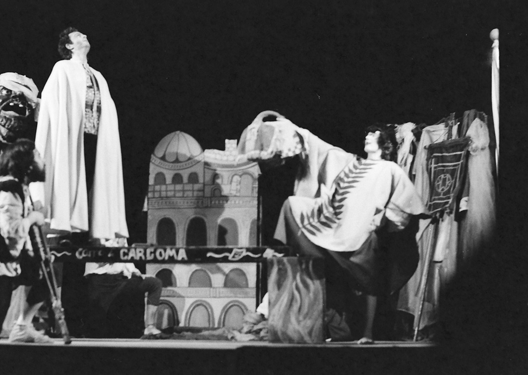 ¡Viva el Duque, nuestro dueño!, de José Luis Alonso de Santos, por Teatro Libre (1975). Fotógrafo: Beltrán. Procedencia: CDAEM.