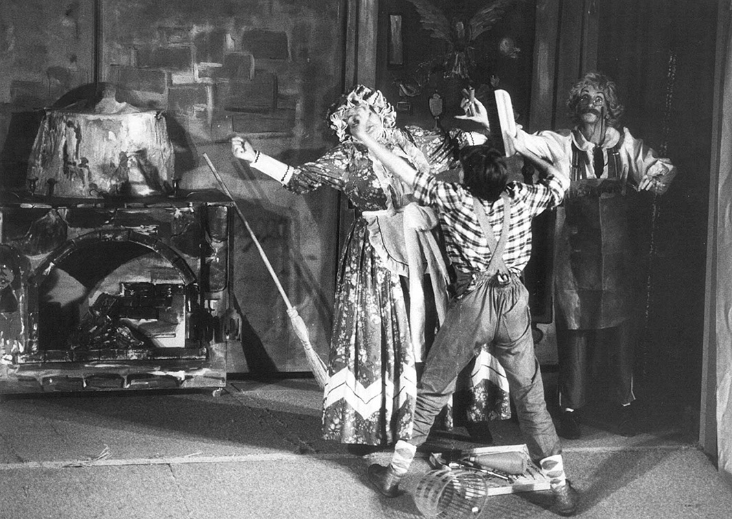 Aula 6. Alfanhui, dramaturgia de Miguel Alarcón sobre la narración de Rafael Sánchez Ferlosio (1980).