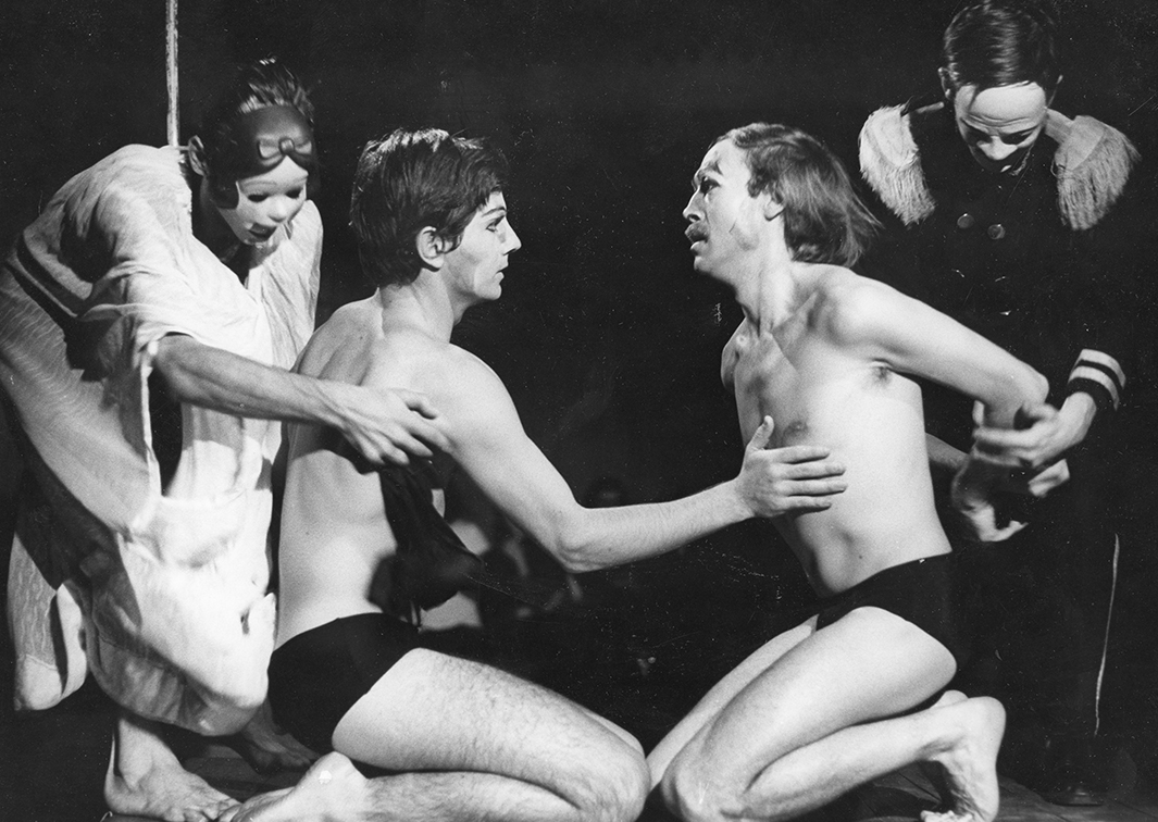 Caterva. Don Juan Tenorio, versión libre sobre el texto de José Zorrilla (1976). Fotógrafo: Federico  Ribes. Procedencia: CDAEM (legado Guía del Ocio).