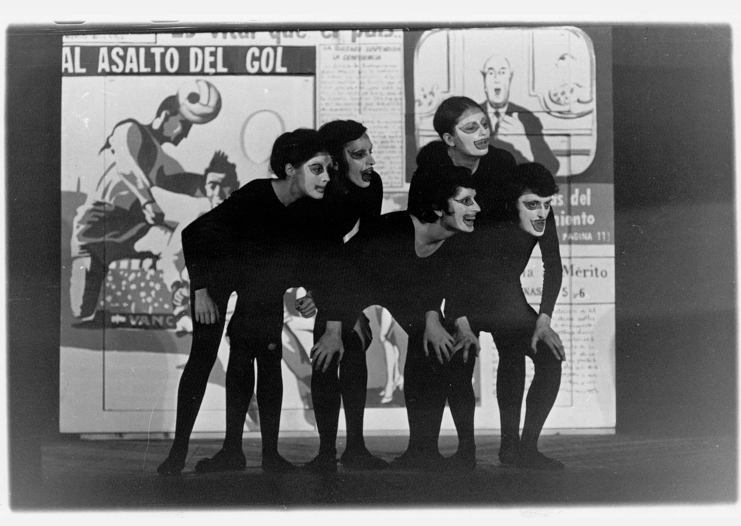 Els Joglars. El diari (1968). Fotógrafo: Antoni Catany. Procedencia: CDAEM.