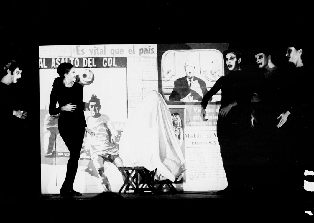 Els Joglars. El diari (1968). Fotógrafo: Antoni Catany. Procedencia: CDAEM.
