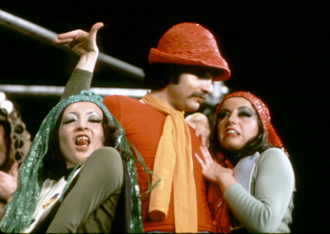 Ensayo Uno en venta. Los quince reales, de Jaime Carballo (1975). Fotógrafo: Demetrio Enrique. Procedencia: CDAEM.