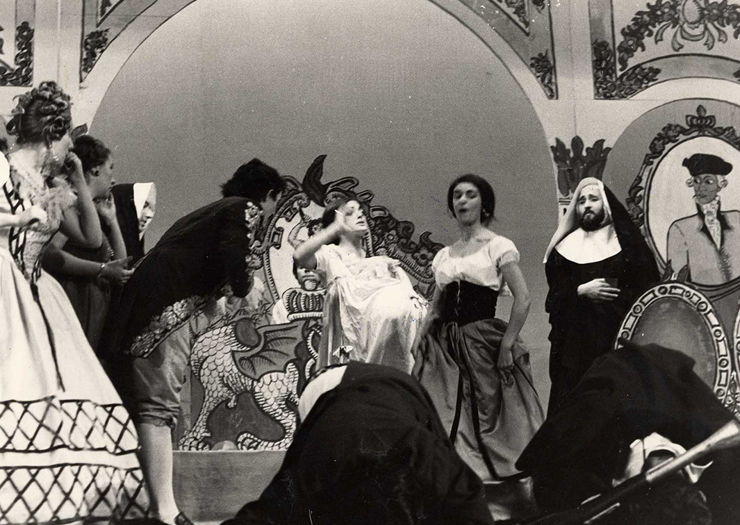 Esperpento de Sevilla. Farsa y licencia de la reina castiza. Programa de mano de su representación en el III Ciclo de Teatro Actual (1969). Procedencia: CDAEM.