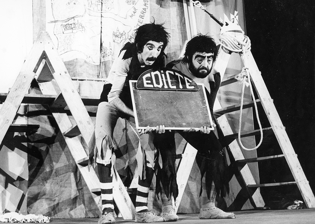 Pequeño Teatro de Valencia (PTV). Danza de la lanza de papel, de E. Zamanillo, E. García, J. M. Pérez, M. Asunción y J. L. Carmona. Procedencia: CDAEM (Legado Guía del Ocio).