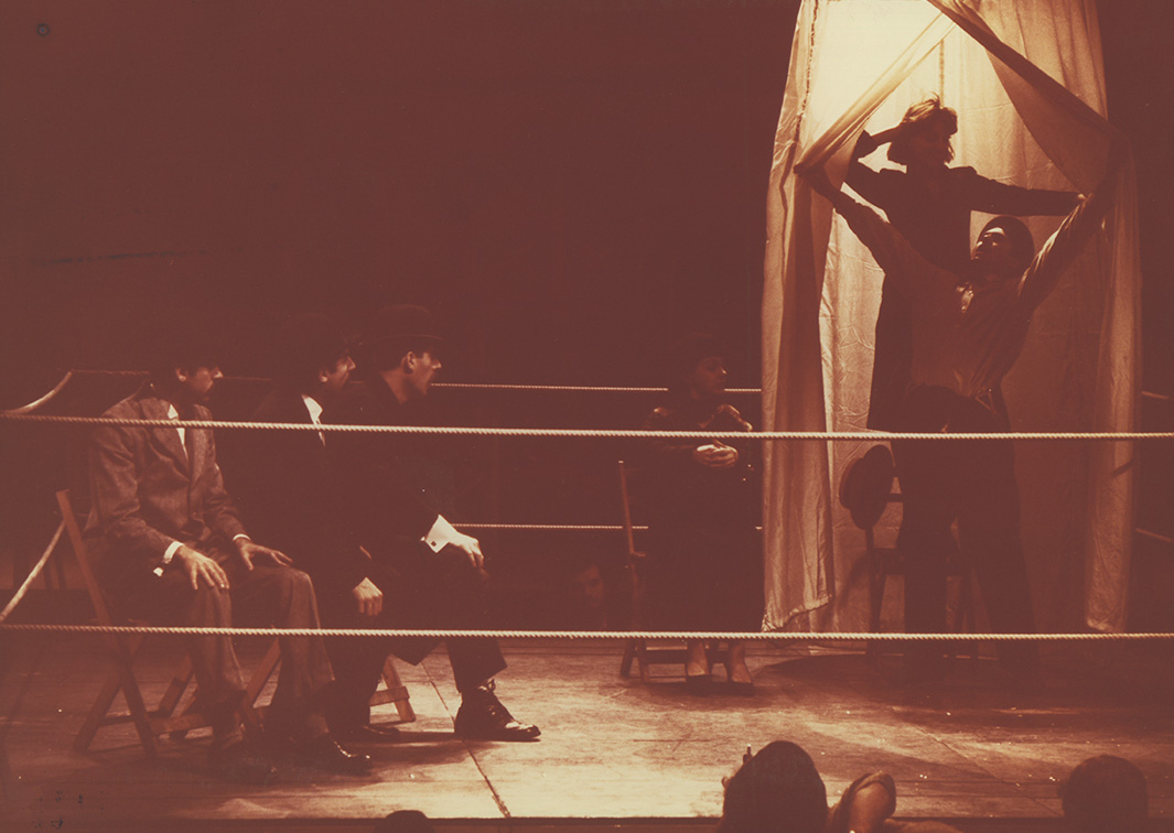 Teatre Lliure. Ascenso y caída de la ciudad de Mahagony (1977). Fotógrafo: Ros Ribas. Procedencia: CDAEM.