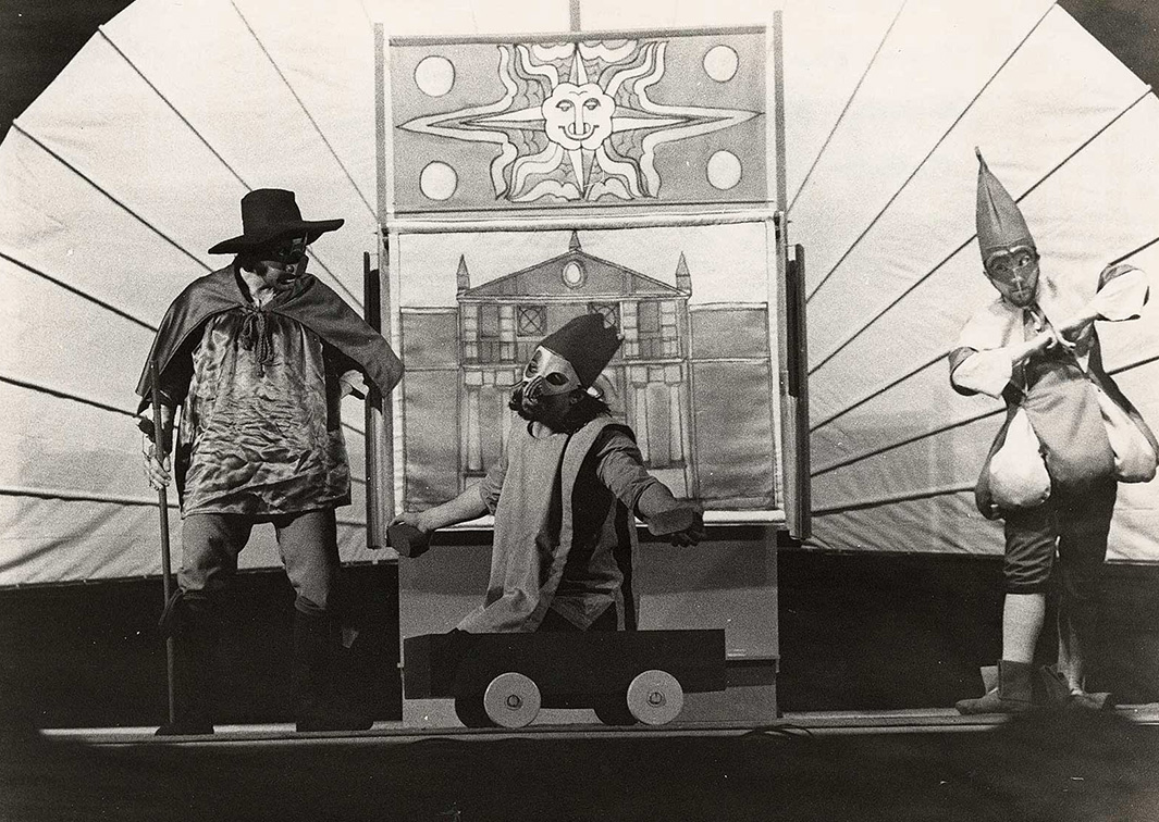 Teatro del Mediodía. Farsantes y figuras de una comedia municipal, sobre textos de Cervantes y Quiñones de Benavente (1974). Procedencia: CIRAE.