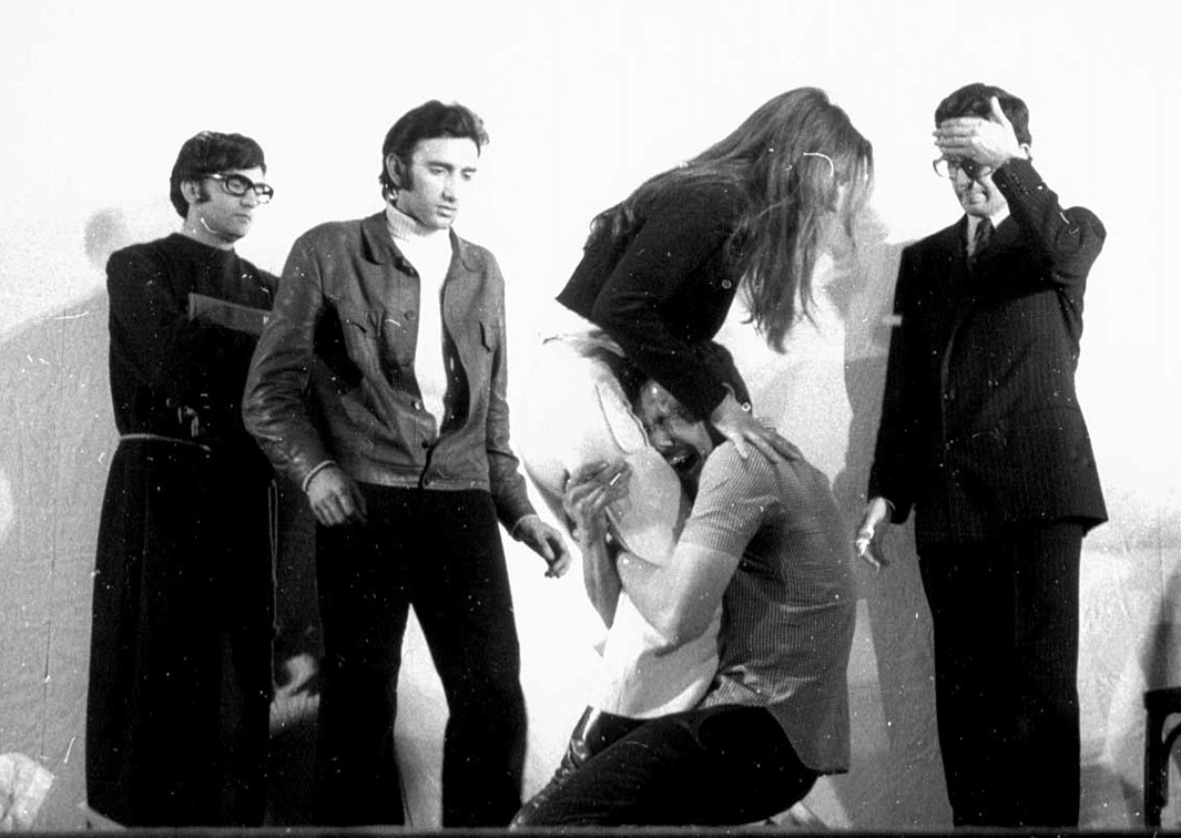 Teatro Experimental Independiente. La sesión, de Pablo Población. (1970).
