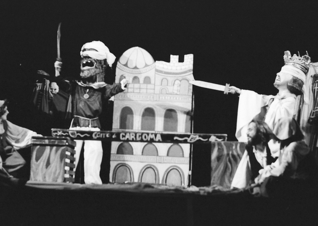 Teatro Libre. Viva El Duque, nuestro dueño, de José Luis Alonso de Santos (1975). Fotógrafo: Beltrán. Procedencia: CDAEM.
